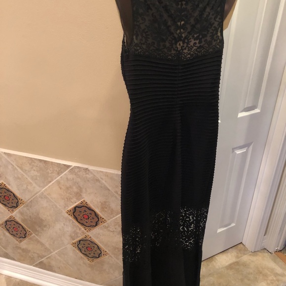 Black Tie long gown.  Worn once. - Picture 3 of 6